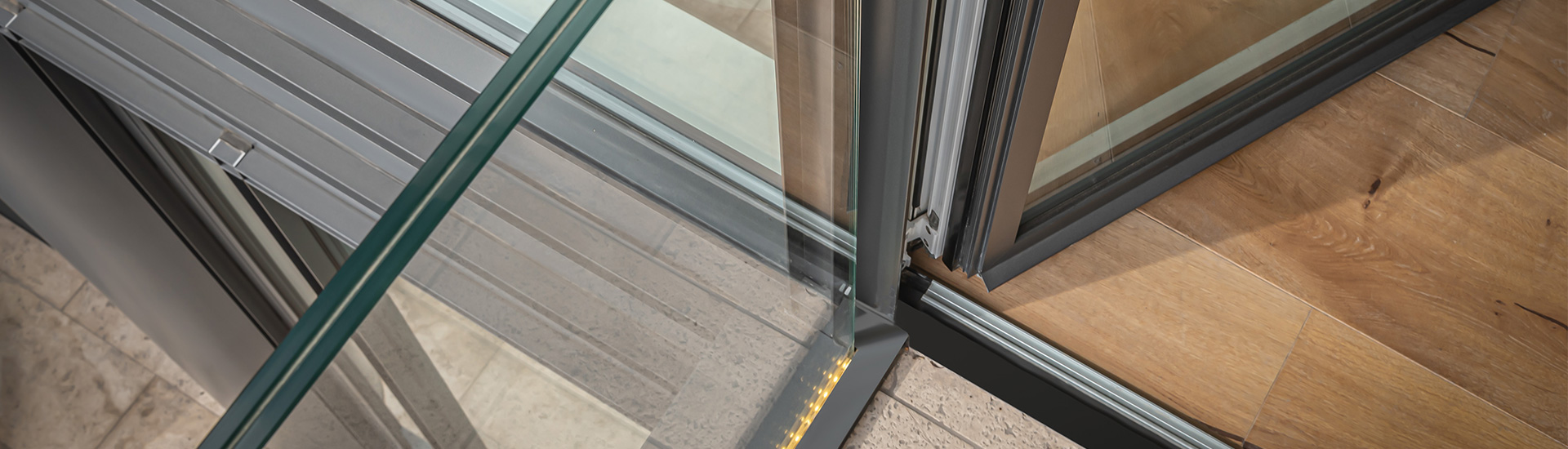 Parapetto in Vetro per Balcone Moderno