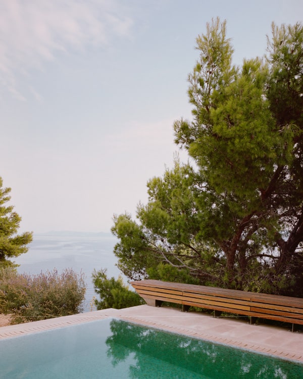 Dettaglio Piscina con Vista sul Mare