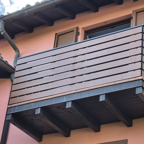 Parapetto In Alluminio effetto legno balcone
