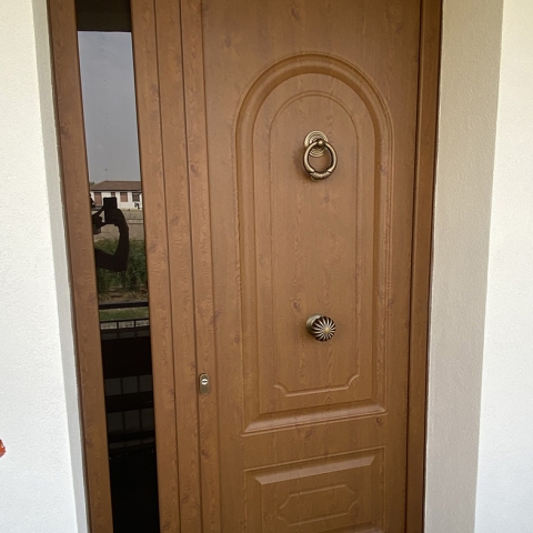 Porta di Ingresso con Inserto Vetrato
