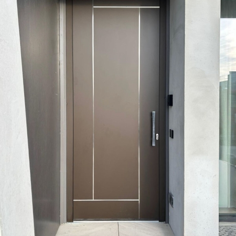 Portoncino in Alluminio con inserti inox